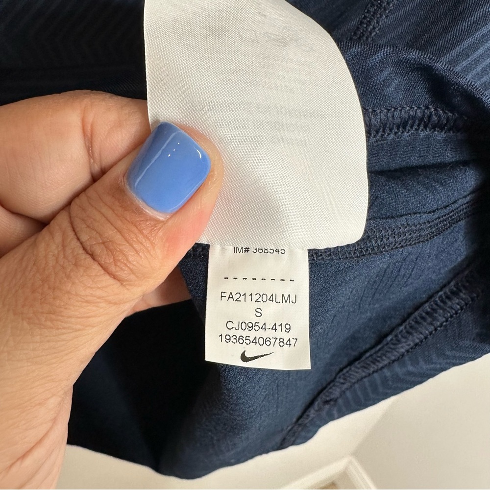 NWT Nike Pro Therma Men’s Long-Sleeve Top in Navy Blue - Picture 6 of 7